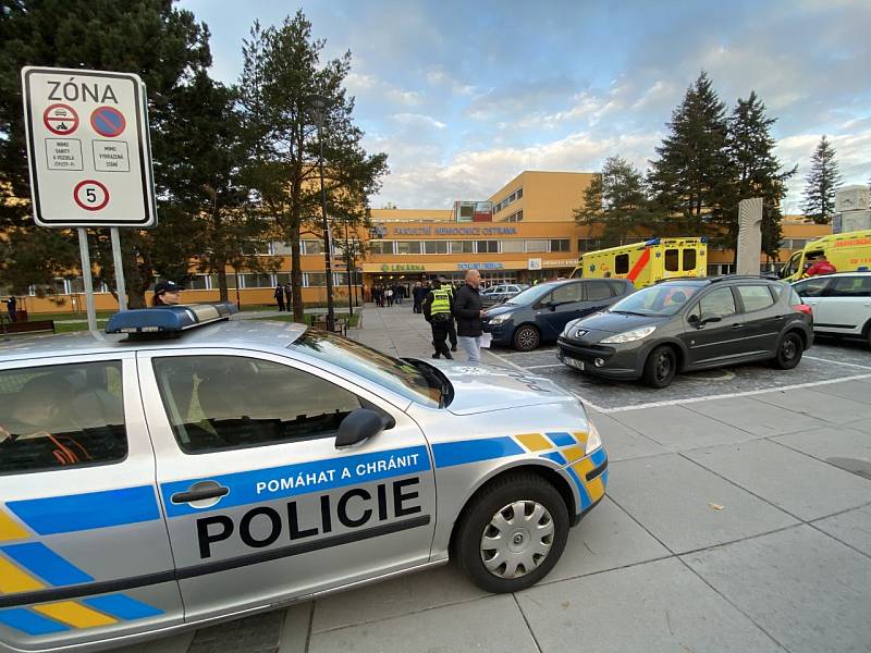 Střelba ve Fakultní nemocnici Ostrava - zásah policie na místě, úterý 10. prosince 2019.