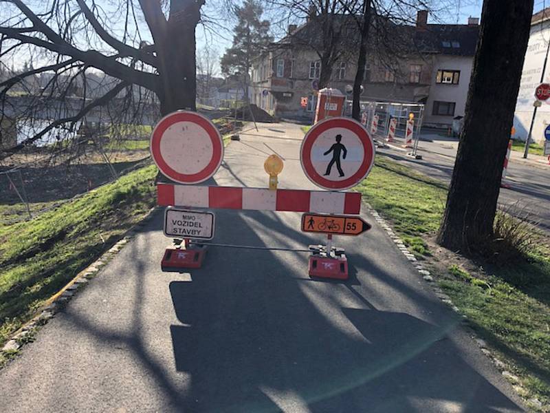 Demolice mostu na Mostní ulici v Opavě.