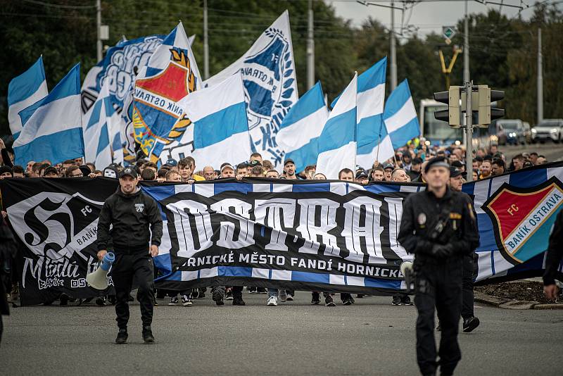 Fanoušku Baníku. Říjnový pochod před zápasem s Českými Budějovicemi.