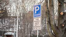 Parkování v obvodu Slezská Ostrava, sídliště Kamenec, leden 2021.
