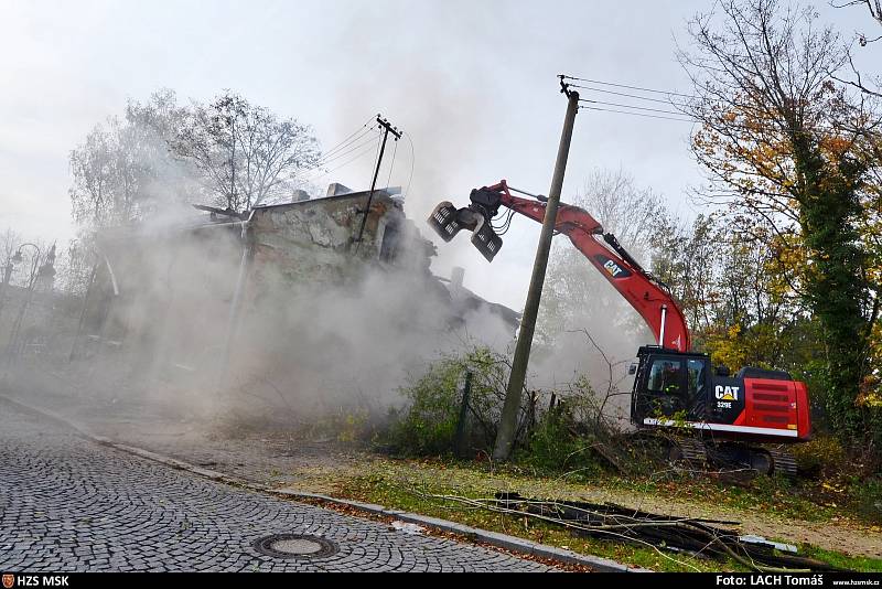 Zásah hasičů u požáru rodinného domu ve Slezské Ostravě.