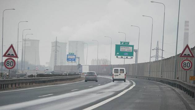 TANKODROM, NEBO HOPSANDA? Řidiči ostravskou dálnici nazývají různě. Ilustrační foto.