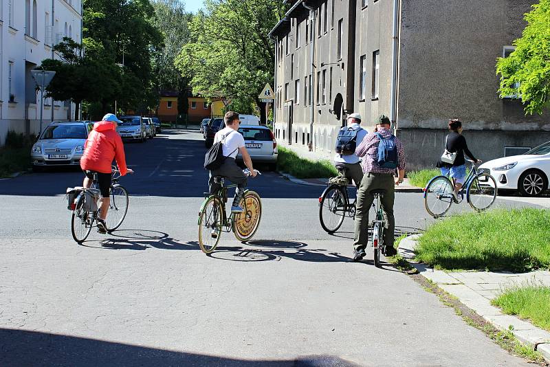 Klub českých velocipedistů Moravan z Ostravy - Hrabůvky se v sobotu vydal na šedesátikilometrovou vyjížďku po Brušpersku.