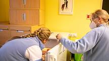 Ve Fakultní nemocnici Ostrava začalo 29. prosince 2020 očkování proti nemoci  Covid-19. Mezi prvními byli naočkováni přednosta a vrchní sestra Kliniky infekčního lékařství.