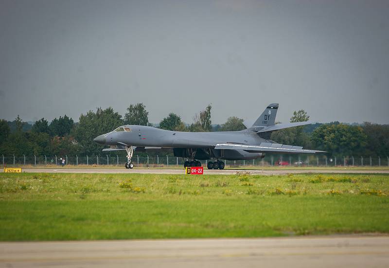 Přílet bombardérů B-52H Stratofortress a nadzvukového "stealth" B-1B Lancer na ostravské letiště Leoše Janáčka v Mošnově.