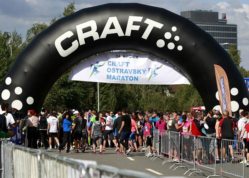 Tisíce sportovních nadšenců i davy zvědavců přilákal 54. ročník Craft Ostravského maratonu.