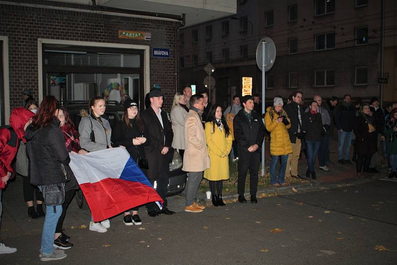 Připomínka Mezinárodního dne studentstva a Dne boje za svobodu a demokracii v podání studentů Ostravské univerzity, Ostrava, 17. 11. 2021.