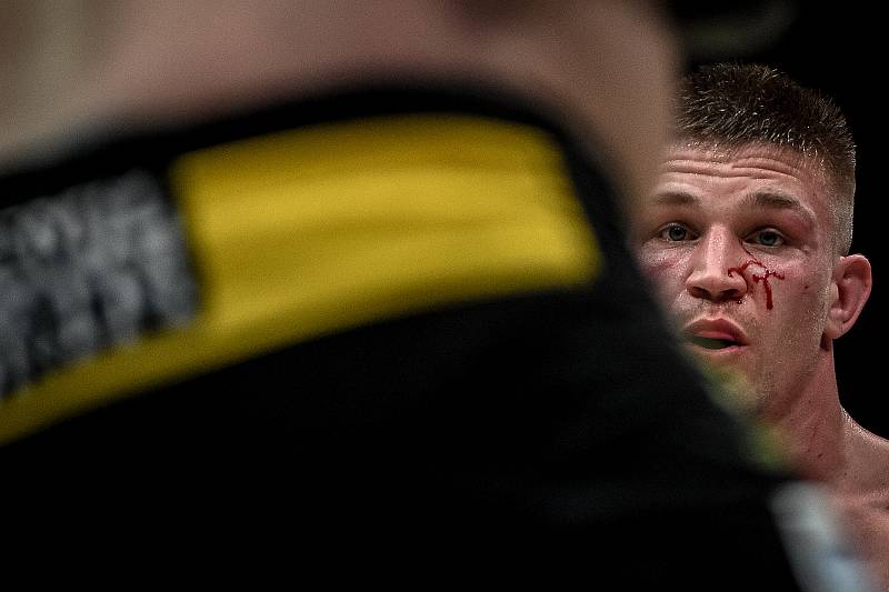 MMA Octagon 11 v Ostravar aréně, 16. března 2019 v Ostravě. Na snímku (v červeném) Miloš Petrášek proti Jeremy Kimball.