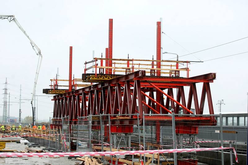 Rekonstrukce Svinovských mostů přijde na bezmála čtyři sta milionů korun. O náklady se dělí Ostrava a Moravskoslezský kraj, většinu pokryje evropská dotace.