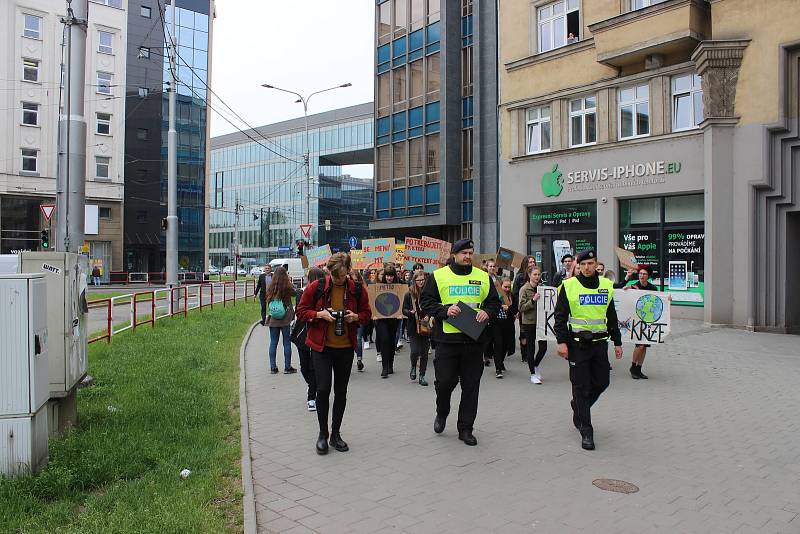 Protestní akce za lepší ochranu klimatu a snižování emisí v Ostravě, 3. května 2019.