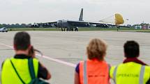 Přílet bombardérů B-52H Stratofortress a nadzvukového "stealth" B-1B Lancer na ostravské letiště Leoše Janáčka v Mošnově.