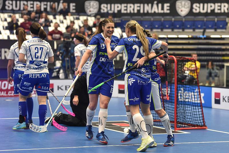 Superfinále play off florbalové superligy žen: Fetpipe Florbal Chodov - 1. SC Tempish Vítkovice, 14. dubna 2019 v Ostravě. Na snímku radost Vítkovic (Jana Trošková, Kamila Paloncyová a Ivana Šupáková).