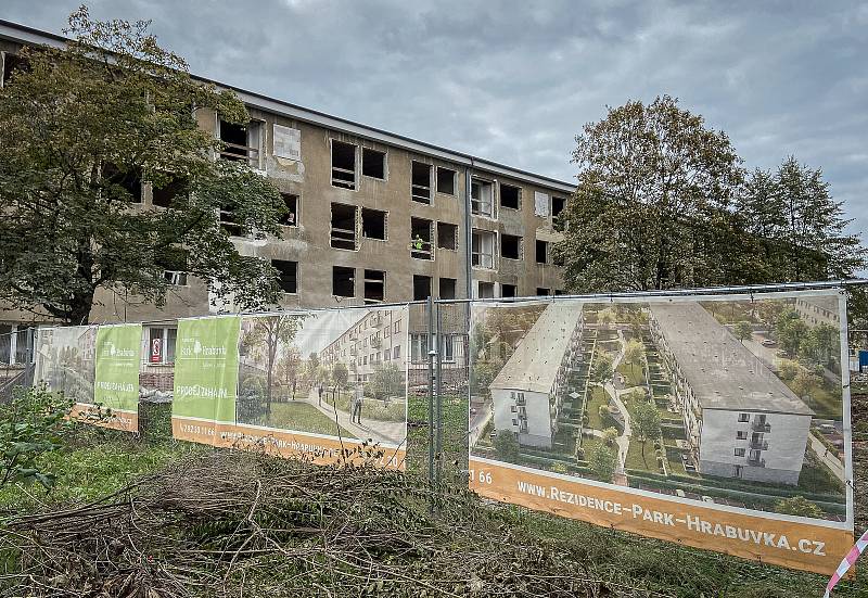 Nevyužité objekty v Hasičské ulici budou do dvou let k nepoznání. Vznikne zde bytový komplex Rezidence Park Hrabůvka. Snímek z 19. října 2020 v Ostravě.