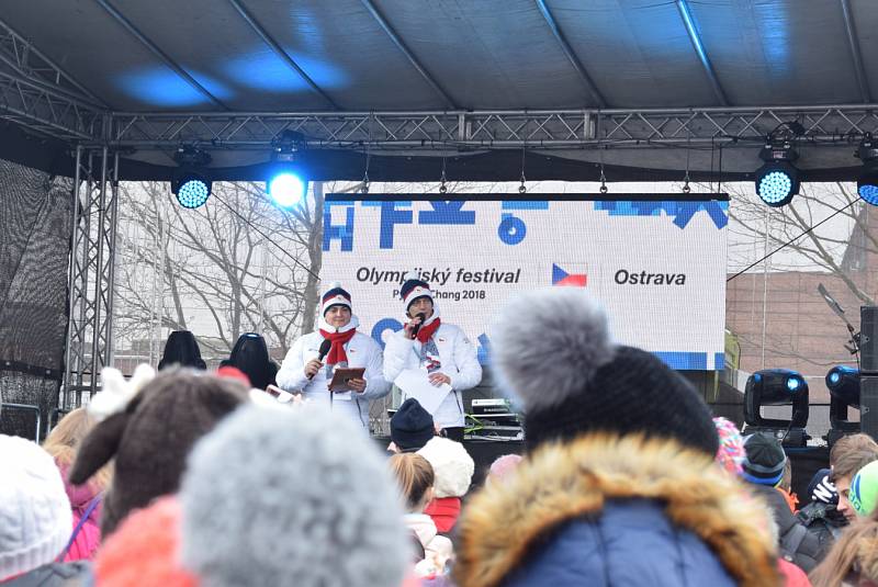 Zahájení olympijského festivalu u Ostravar Arény v Ostravě.