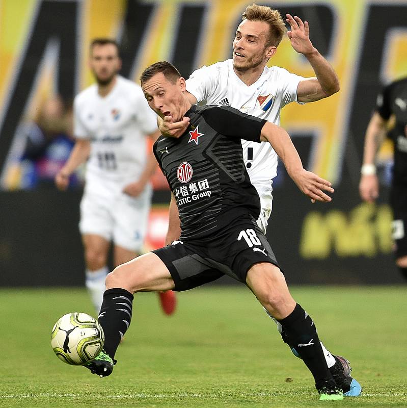 Finále fotbalového poháru MOL Cupu: FC Baník Ostrava - SK Slavia Praha, 22. května 2019 v Olomouci. Na snímku (zleva) Jan Bořil a Kuzmanovič Nemanja.