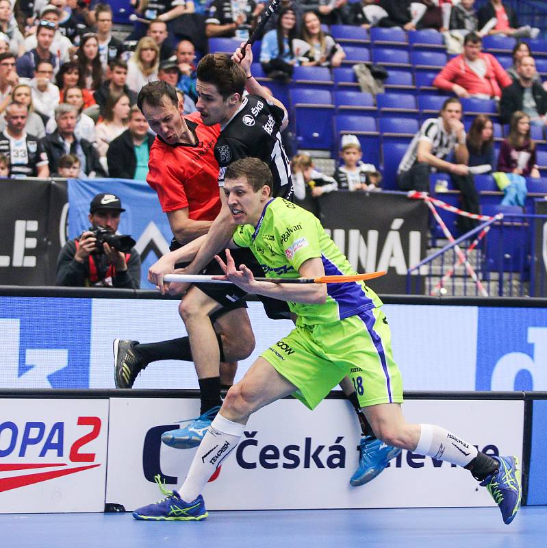 Superfinále play off Tipsport superligy - Technology florbal Mladá Boleslav - 1. SC TEMPISH Vítkovice, 14. dubna 2019 v Ostravě. Na snímku (zleva) Řehoř Jan, Besta Jiří.