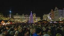 Rozsvícení vánočního stromu a trhy na Masarykově náměstí v centru Ostravy, neděle 1. prosince 2019.