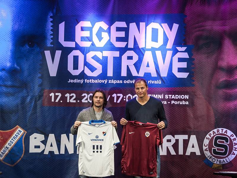 Ostravský patriot Marek Jankulovski (vlevo) a Vratislav Lokvenc s dresem Sparty. 