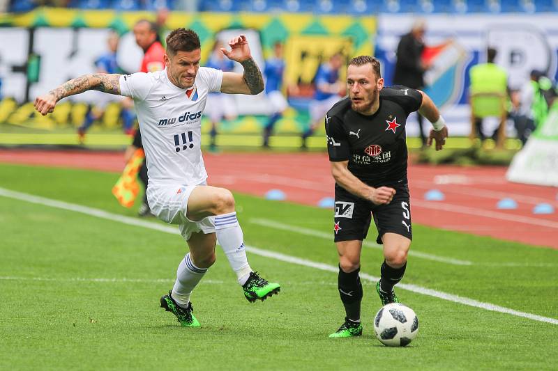 Utkání 4. kola nadstavby první fotbalové ligy, skupina o titul: FC Baník Ostrava - SK Slavia Praha, 19. května 2019 v Ostravě. Na snímku (zleva) Martin Fillo, Vladimír Coufal.