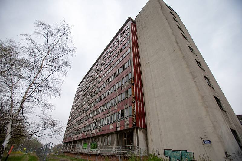 Administrativní budova bývalého výzkumu jaderné energetiky ve Vítkovicích, přezdívaná také „ostravský Pentagon."