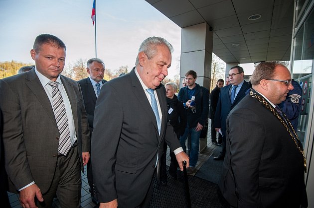 Listopadová třídenní návštěva prezidenta Miloše Zemana v Moravskoslezském kraji začala na krajském úřadě v Ostravě.