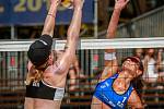 Turnaj Světové série Ostrava Beach Open, 21. června 2018, na snímku vpravo Martina Bonnerová