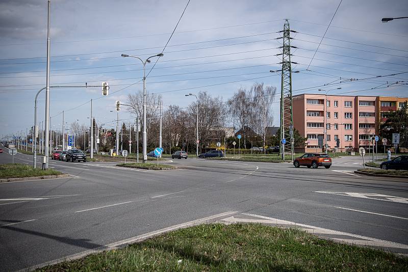 Křižovatka ulic Horní a Plzeňská, v blízkosti ÚMOb Ostrava-Jih, duben 2021.