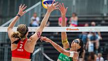 FIVB Světové série v plážovém volejbalu J&T Banka Ostrava Beach Open, 1. června 2019 v Ostravě. Na snímku (zleva) Madelein Meppelink (NED), Carolina Solberg Salgado (BRA).