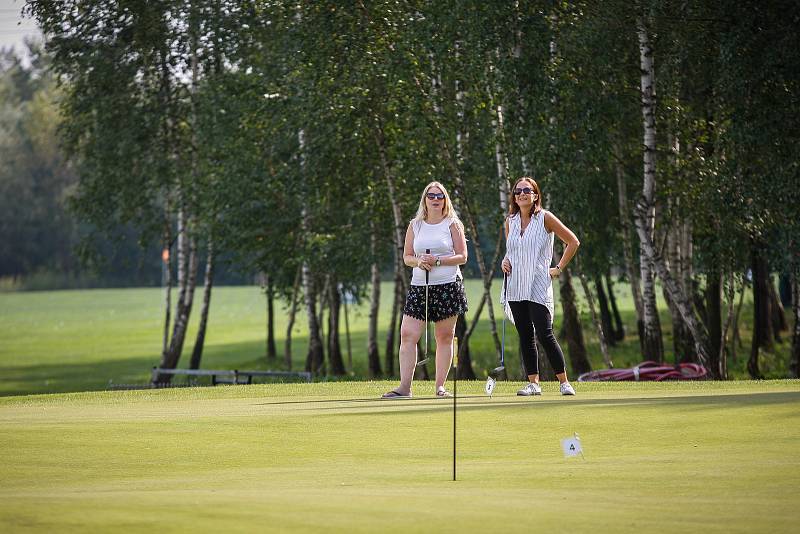 Golf Park Lhotka hostil obchodní partnery Deníku.