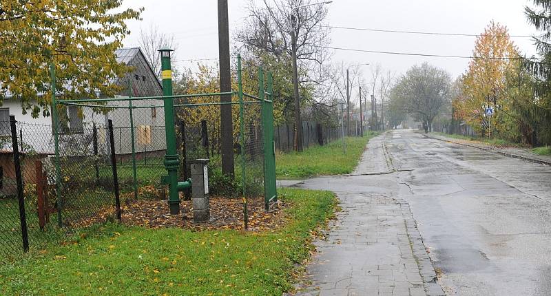 Odplyňovací komínky mají doslova za humny obyvatelé některých domů nejen ve Slezské Ostravě, ale i v Michálkovicích.