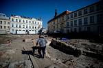 Archeologové prohledávají proluku v centru Ostravy kde má vyrůst nový dům - Nové Lauby, duben 2020.