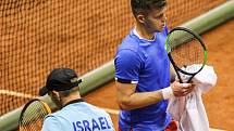 Davis Cup 2018 v Ostravě - Česko vs. Izrael, vlevo Dudi Sela, vpravo Adam Pavlásek