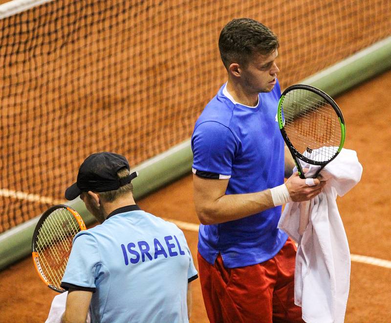 Davis Cup 2018 v Ostravě - Česko vs. Izrael, vlevo Dudi Sela, vpravo Adam Pavlásek