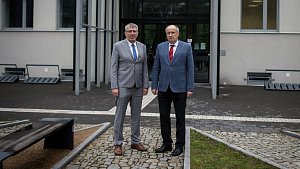 Ředitel Fakultní nemocnice Ostrava MUDr. Jiří Havrlant (vlevo) a  děkan Lékařské fakulty Ostravské univerzity doc. MUDr. Arnošt Martínek CSc. (vpravo).