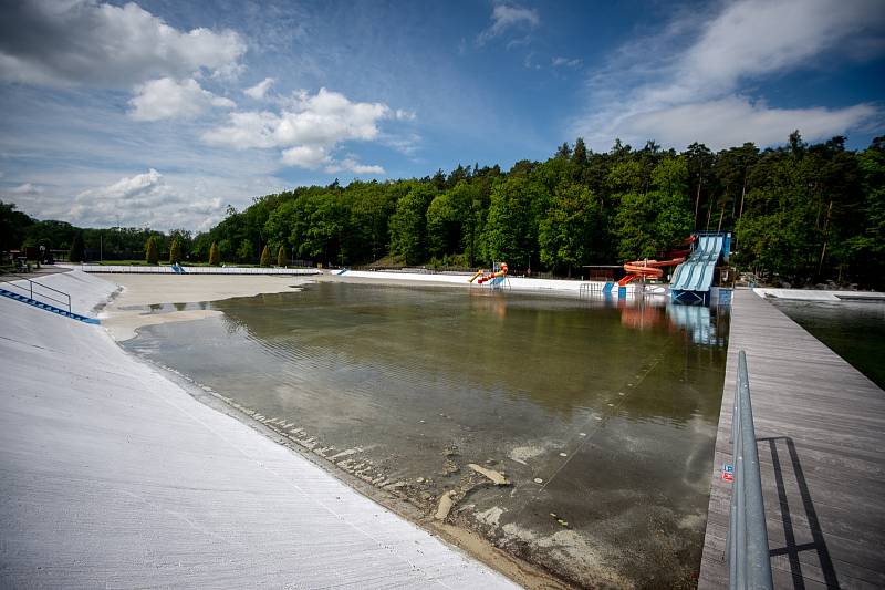 Příprava Letního koupaliště Ostrava-Poruba, květen 2019.