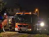 Čtyři jednotky hasičů zasahovaly u požáru dřevěné zahradní chatky ve Slezské Ostravě. 