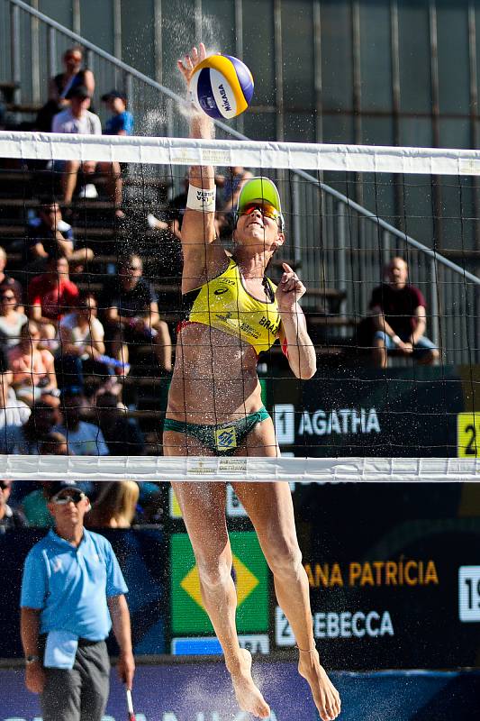 Finále ženy: Agatha Bednarczuk (BRA), Eduarda Santos Lisboa Duda (BRA) - Ana Patricia Silva Ramos (BRA), Rebecca Cavalcanti Barbosa Silva (BRA). FIVB Světové série v plážovém volejbalu J&T Banka Ostrava Beach Open, 2. června 2019 v Ostravě. Na snímku Agat