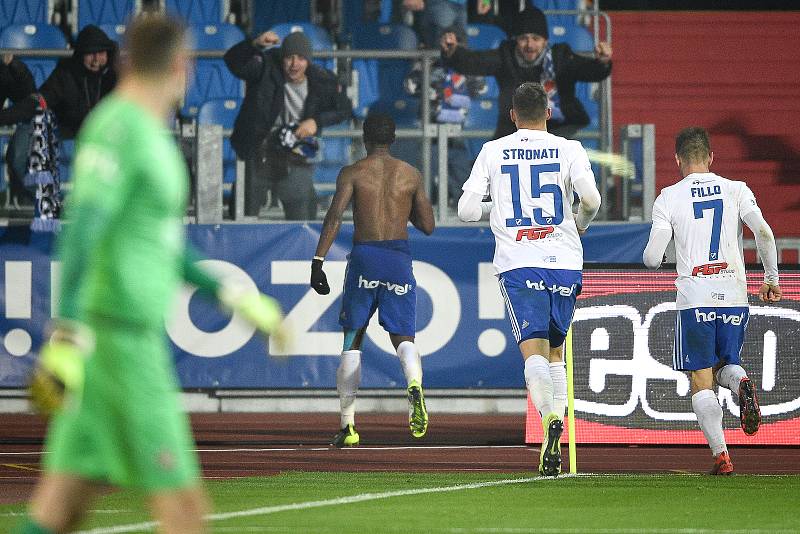 Utkání 4. kola českého fotbalového poháru MOL Cupu: Baník Ostrava - SK Slavia Praha, 30. října 2019 v Ostravě. Na snímku (střed) Dame Diop.