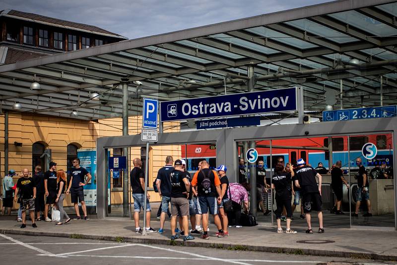 Utkaní 4. kola fotbalové FORTUNA:LIGY mezi SFC Opava a FC Baník Ostrava. Odjezd baníkovských fanoušků ze svinovského nádraží, 2. srpna 2019 v Ostravě.