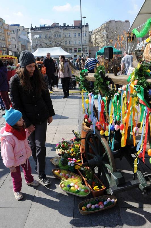 Velikonoční trhy na Masarykově náměstí v centru Ostravy, březen 2016. 