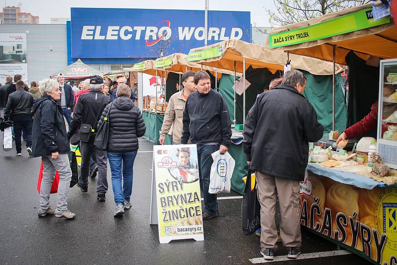 Farmářské trhy u nákupního centra Futurum v Ostravě.