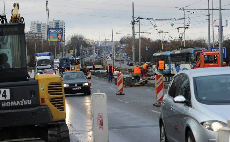 Snímek z rekonstrukce svinovských mostů v roce 2012. Ilustrační foto.