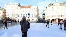 Bruslení v centru Ostravy skončilo. Atmosféra posledních dnů Vánočního kluziště na Masarykově náměstí.