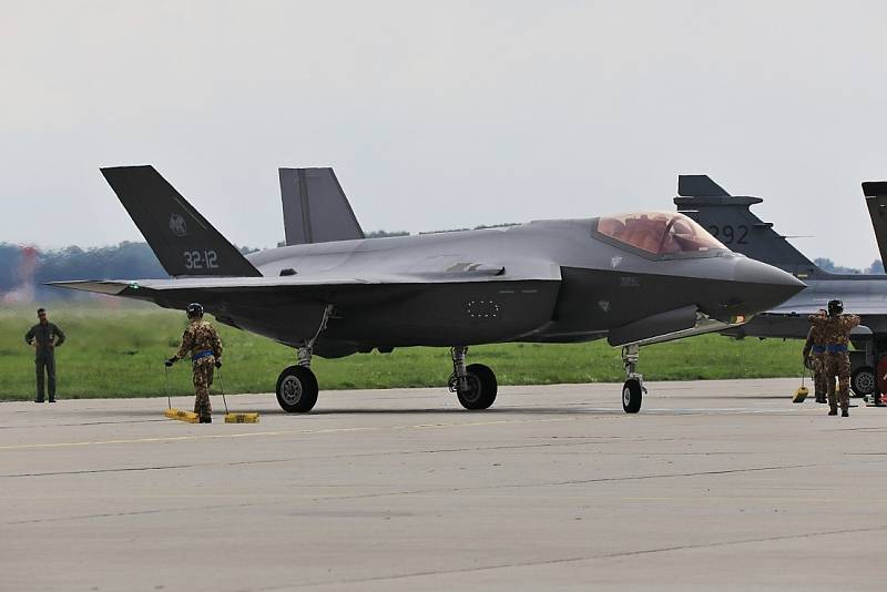 Na letišti v Mošnově přistál 17. září 2021 odpoledne letoun F-35 Lightning II, prvního letadlo páté generace, který přiletěl na víkendové Dny NATO.