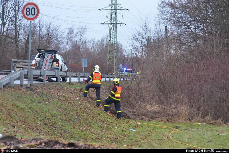 Zásah hasičů u nehody s tekutým kyslíkem v Ostravě.