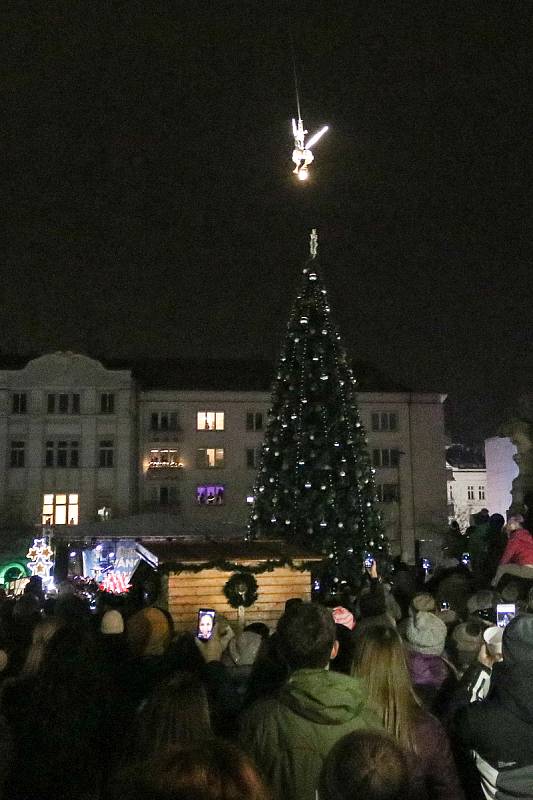 Vánoce v Ostravě. Ilustrační foto z rozsvícení vánočního stromu na Masarykově náměstí v centru města, 2. prosince 2018.