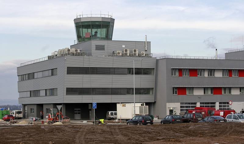 Nová věž Řízení letového provozu na Letišti Leoše Janáčka v Mošnově by měla být již brzy dokončena. Stěhování začne v březnu, celkem se do nové budovy přesune na čtyřicet pracovníků.