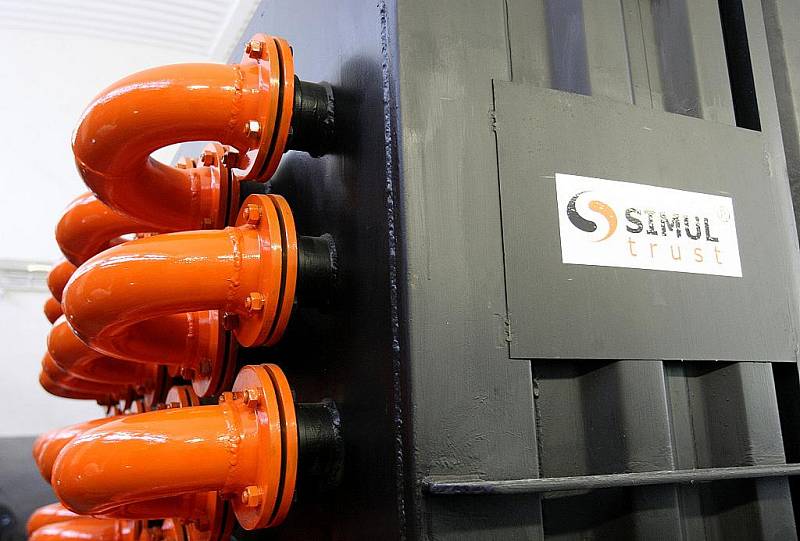 Společnost Simul Trust ve středu veřejnosti představila novou technologii pro likvidaci lagun. Podle vedení společnost na novou technologii přišla vlastně náhodu, když testovala pyrolýzu pneumatik. Teď ji má chráněnou několika průmyslovými vzory.