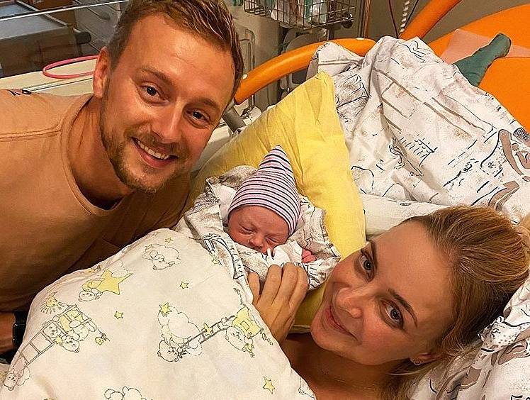 Markéta Konvičková v úterý ráno oznámila na instagramu narození dcery.