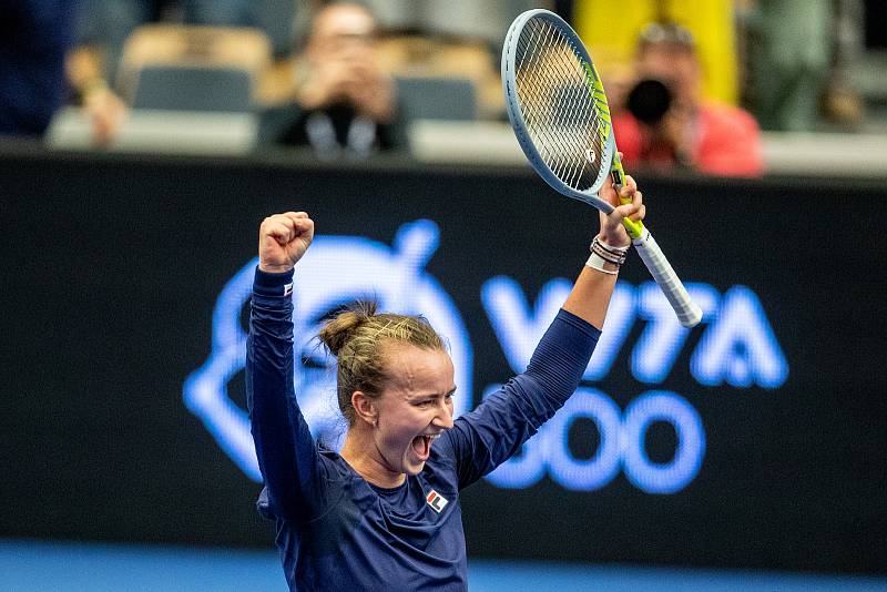 Tenisový turnaj žen WTA Agel Open 2022, 9. října 2022, Ostrava. Iga Swiatek z Polska - Barbora Krejčíková (ČR). Barbora Krejčíková (ČR).